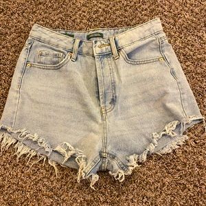 Wild Fable Women’s High-Rise Frayed Hem Light Wash Jean Shorts